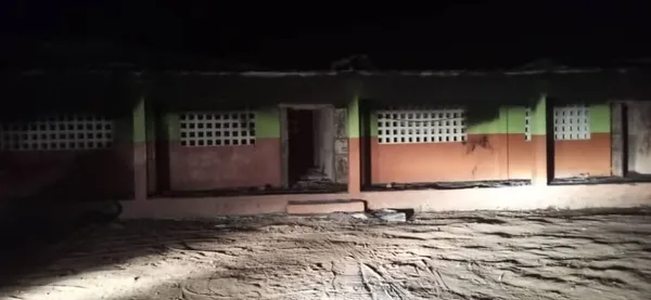 Bouna : un bâtiment scolaire incendié
