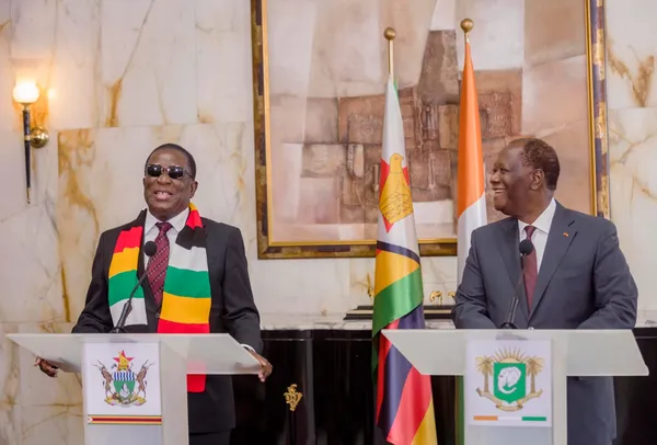 Emmerson Dambudzo Mnangagwa, le Président du Zimbabwe chez le président Ouattara
