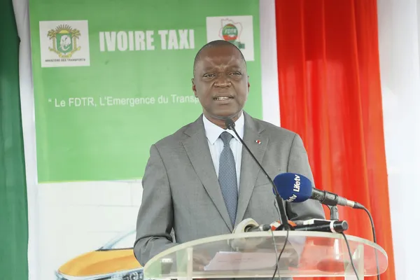 Côte d’Ivoire : le ministre des Transports annonce la mise en circulation de nouveaux « wôrô-wôrô » et « gbaka »