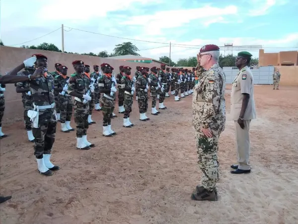 Le Chef d’Etat-Major des armées allemandes au 1er Bataillon des Transmissions et d’Appui au Commandement (1er BTAC) du Niger