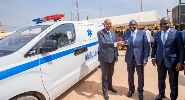 Patrick Achi offre une ambulance à l’hôpital général d’Akoupé