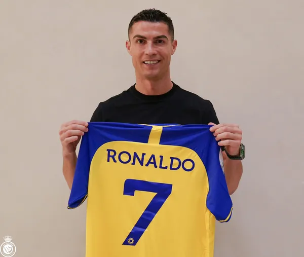 Cristiano Ronaldo rejoint l’Al-Nassr en Arabie Saoudite et devient le joueur le mieux payé au monde