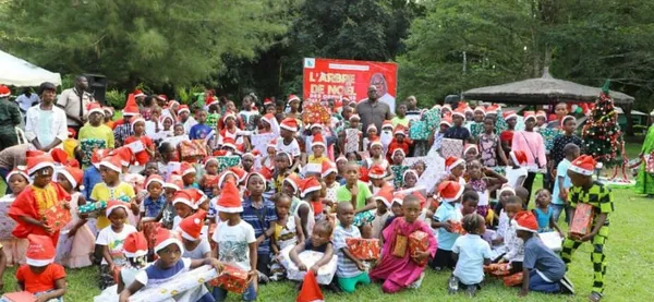 Noël 2022 : le ministre Laurent Tchagba offre des cadeaux aux enfants orphelins des Eaux et Forêts