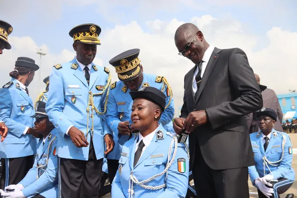 Baptême et remise d’épaulettes aux élèves commissaires et officiers de police spéciaux 2022 ce 8 décembre: des images