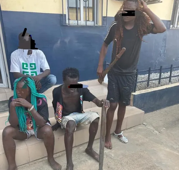 Affrontement à Yopougon Beago : plusieurs armes blanches saisies et 8 individus interpellés