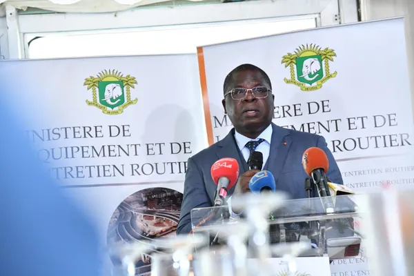Mairie de Divo: le ministre Amédé Kouakou cède le fauteuil de maire à Ali Touré