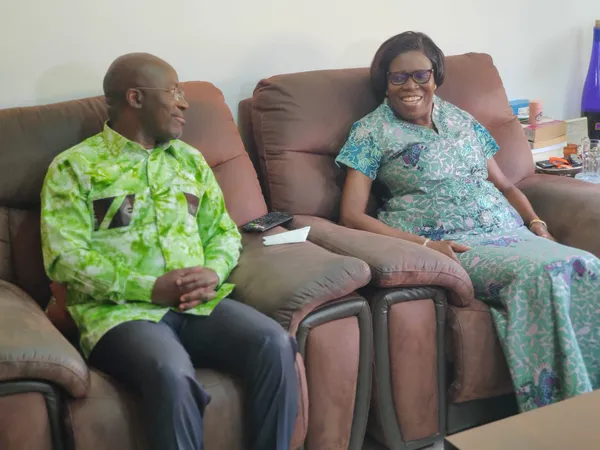 « Que diront-ils donc lorsque Simone Gbagbo et Blé Goudé déposeront eux aussi leurs bagages au RHDP ? »  (Venance Konan)
