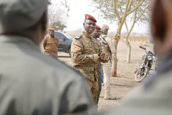 Burkina : le capitaine Ibrahim Traoré ne va pas négocier avec les terroristes, « il n’y a pas un centimètre de notre territoire que nous allons céder »