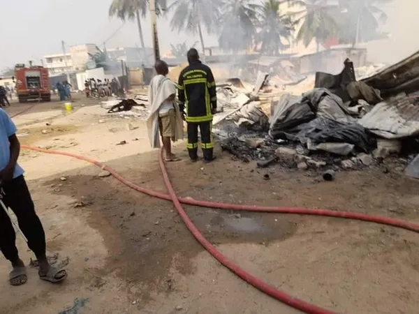 Incendie à Aboisso : plusieurs magasins ravagés
