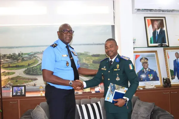 Côte d’Ivoire : le nouveau Commissaire du Gouvernement chez le DG de la police