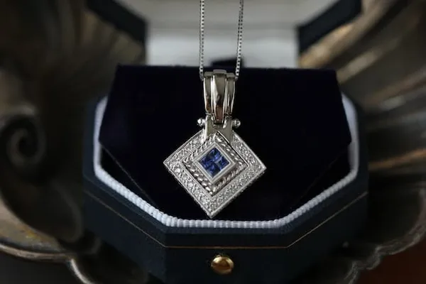 Nettoyer des bijoux en argent