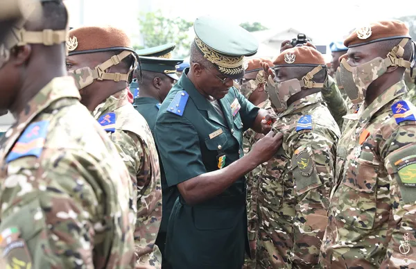 Côte d’Ivoire : décoration de 852 soldats ivoiriens du contingent engagés au Mali dans la MINUSMA