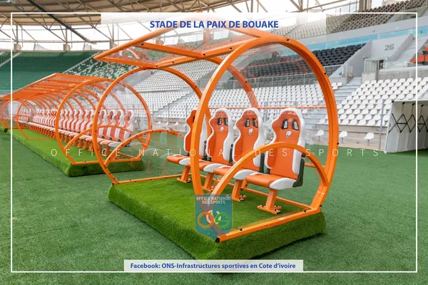 Stade de Bouaké : des images des bancs des remplaçants et des officiels de match