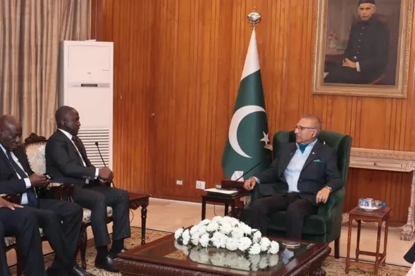Adama Bictogo reçu par Arif Alvi, Président du Pakistan