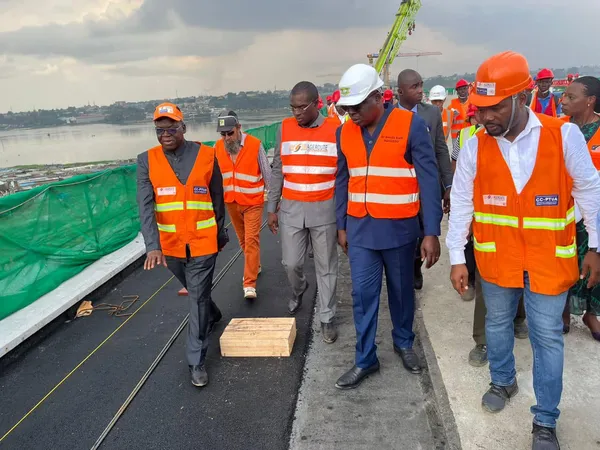 5e pont d’Abidjan: visite des travaux du Pont à Hauban du ministre Amédé Kouakou ce 23 février 2023