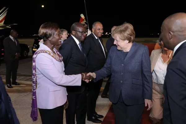 Prix Félix Houphouët-Boigny: arrivée d’Angela Merkel à Abidjan, des images