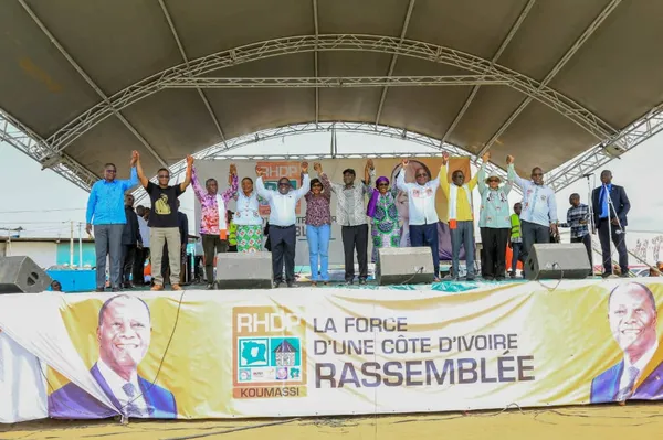 Municipales 2023: des femmes du RHDP de Divo pour des élections apaisées