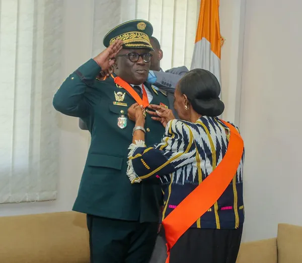 Le général Lassina Doumbia fait Commandeur de l’Ordre national