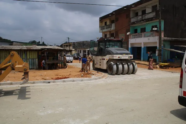 Abobo, voie CHR Félix Houphouët Boigny – Collège les nids des colombes: état d’avancement des travaux, des images