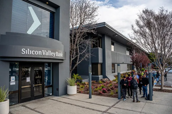 En faillite, la banque SVB rachetée par First Citizens