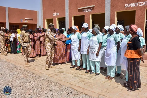 Burkina : le commandement rend visite aux femmes des policiers décédés suite aux attaques terroristes