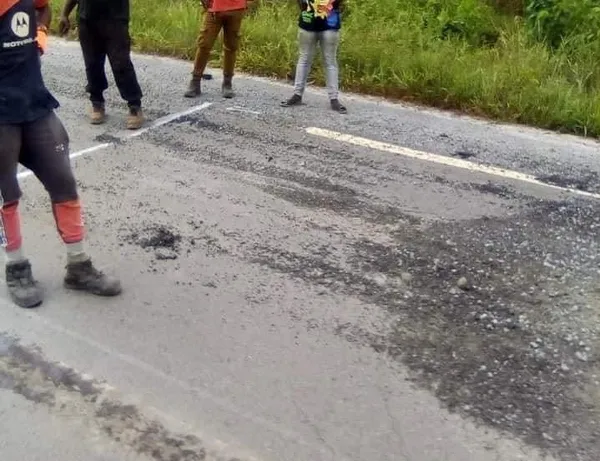 Dégradation accélérée de la route Guitry – Yocoboué: le ministre ivoirien de l’entretien routier épinglé, « trop c’est trop » selon Jean Bonin