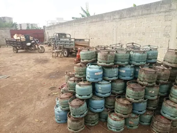Démantèlement d’usines clandestines de reconditionnement de gaz butane : 7 341 bouteilles de gaz butane saisies