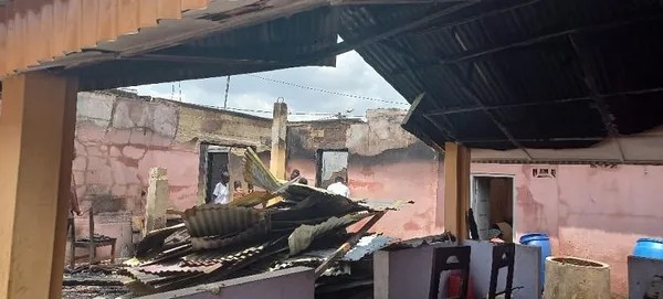 Dame à Daoukro : un domicile ravagé par le feu, la police ouvre une enquête