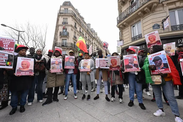 Troisième mandat : des sénégalais manifestent à Paris contre Macky Sall