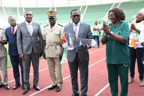 CAN Côte d’Ivoire 2024: le ministre Paulin Claude Danho réceptionne les clés du stade de Bouaké, en images