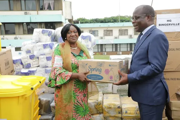 Côte d’Ivoire: les établissements sanitaires dotés en matériels de conditionnement et de collecte de déchets