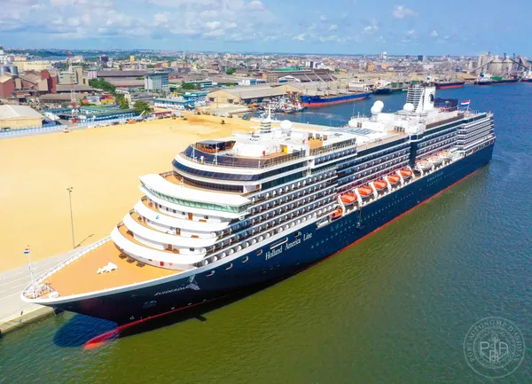 Zuiderdam: le port d’Abidjan accueille le plus grand navire de croisière de son histoire
