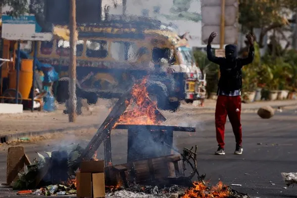 Procès d’Ousmane Sonko: bagarre au tribunal de Dakar, heurts dans la rue