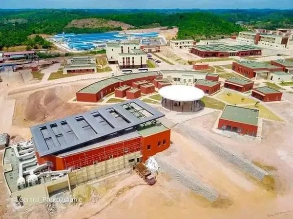 Université de San Pedro: un restaurant de près de 1 000 places et une résidence universitaire, des images