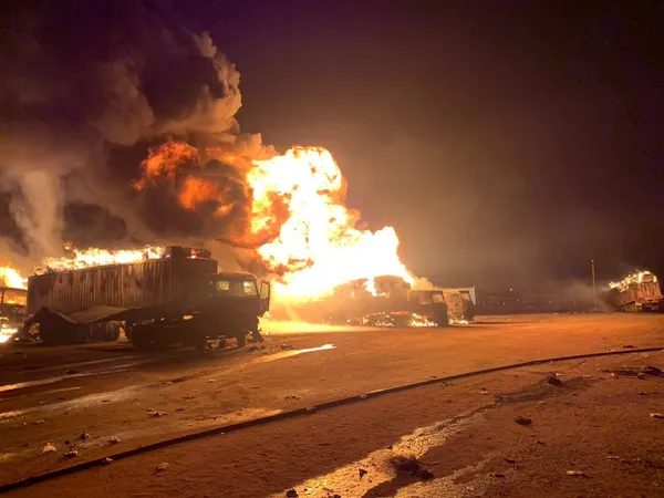 Un camion-citerne de gasoil et 9 camions de transport de coton partent en fumée à Bouaké