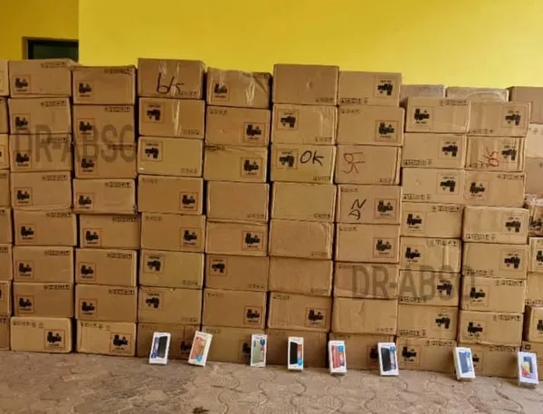 Côte d’Ivoire : 11 135 téléphones portables saisis à Bonoua