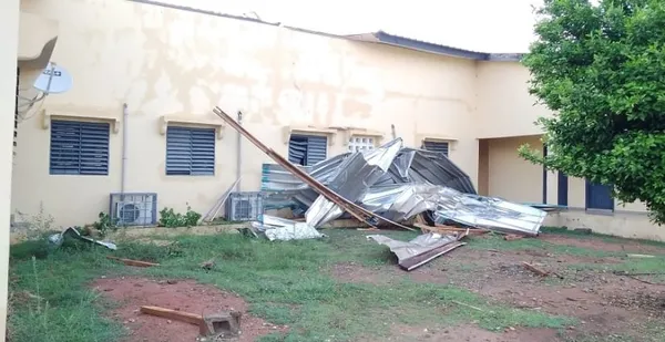 Bouna : une tornade emporte les toitures du Collège moderne de Bouna