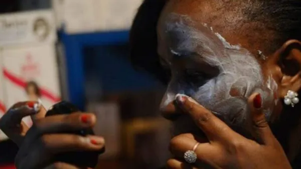 Dépigmentation en Côte d’Ivoire: 6 femmes sur 10 se décapent la peau (ONG)  