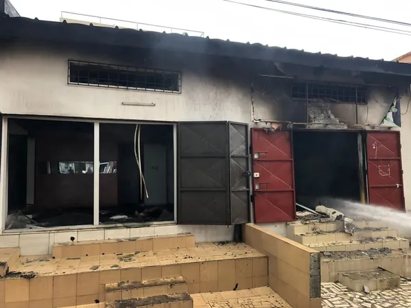 Incendie d’un magasin hauteur de la résidence d’Alpha Blondy