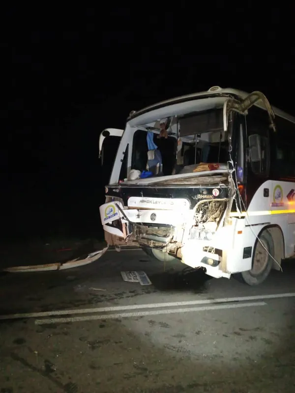 Grave accident à Abengourou: collision frontale entre un car de transport et un camion remorque, 25 victimes