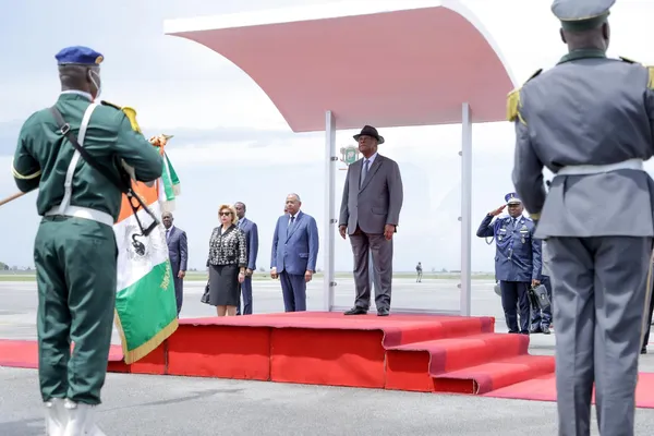 Ouattara s’envole pour la France