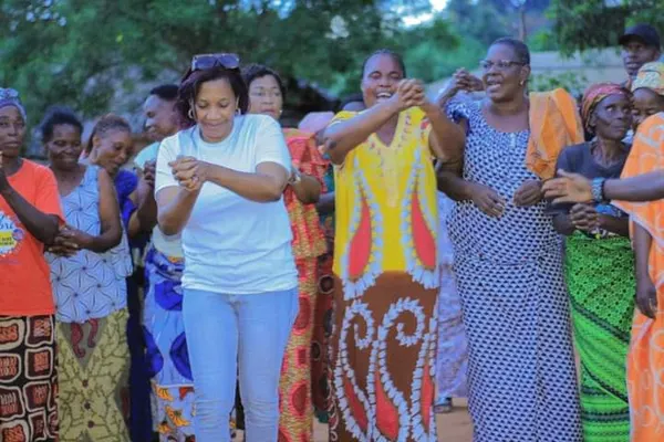 Municipale 2023 à Gboguhé: Bolou Jennefer, candidate du PPA-CI, multiplie les rencontres