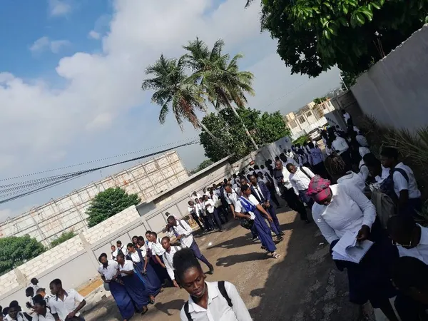 Lycée moderne de Cocody : enseignante frappée par un élève, le film de l’agression
