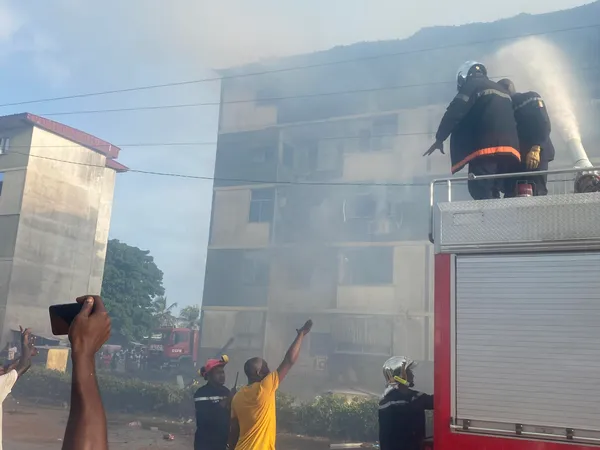 Incendie à la cité policière de Port-Bouët ce 11 mai 2023: des images du feu