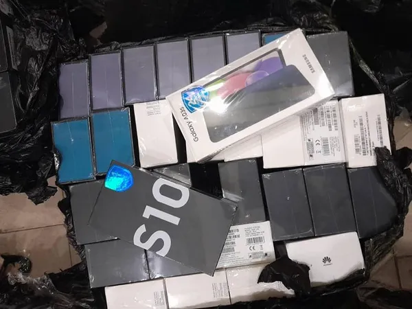 Trafic de téléphones portables en Côte d’Ivoire: 1512 smartphones saisie à Noé