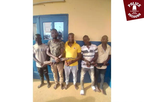 Yamoussoukro: 5 redoutables braqueurs qui sévissaient dans la région de Bouaflé, Zuenoula arrêtés par la police, des armes saisies
