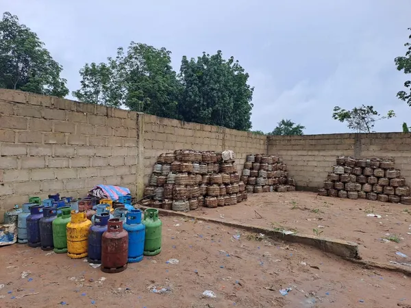Dépôt de gaz : un nouveau site illégal de transvasement de gaz démantelé à Brofodoumé ce mercredi, 3 personnes arrêtées