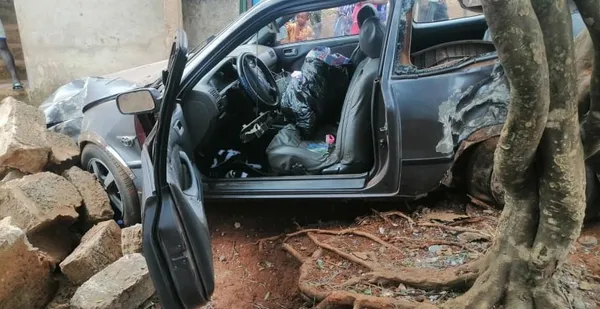 Accident de la route à Biankouma: un automobiliste  perd le contrôle de son véhicule et finit dans une clôture, 1 mort