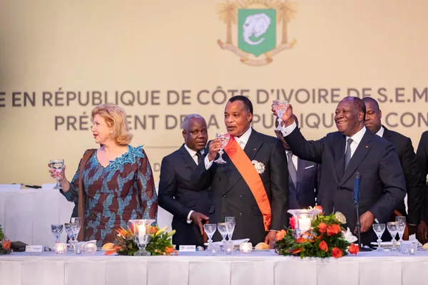 Denis Sassou N’Guesso élevé à la Dignité de Grand-Croix de l’Ordre national par Ouattara: des images