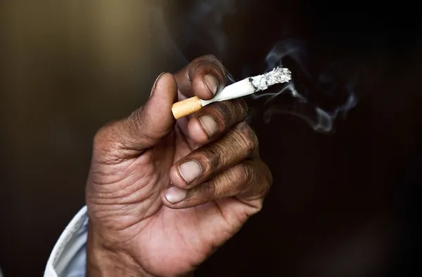 Tabac Côte d’Ivoire : « les fumeurs ont 2 à 3 fois plus de risque de faire un AVC » selon le ministère de la Santé